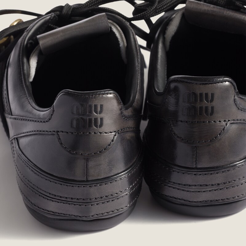Gymnasium leather sneakers with buckle
