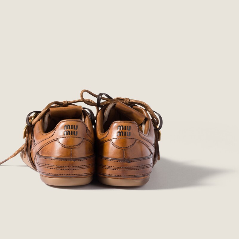 Gymnasium leather sneakers with buckle