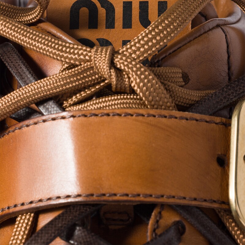 Gymnasium leather sneakers with buckle