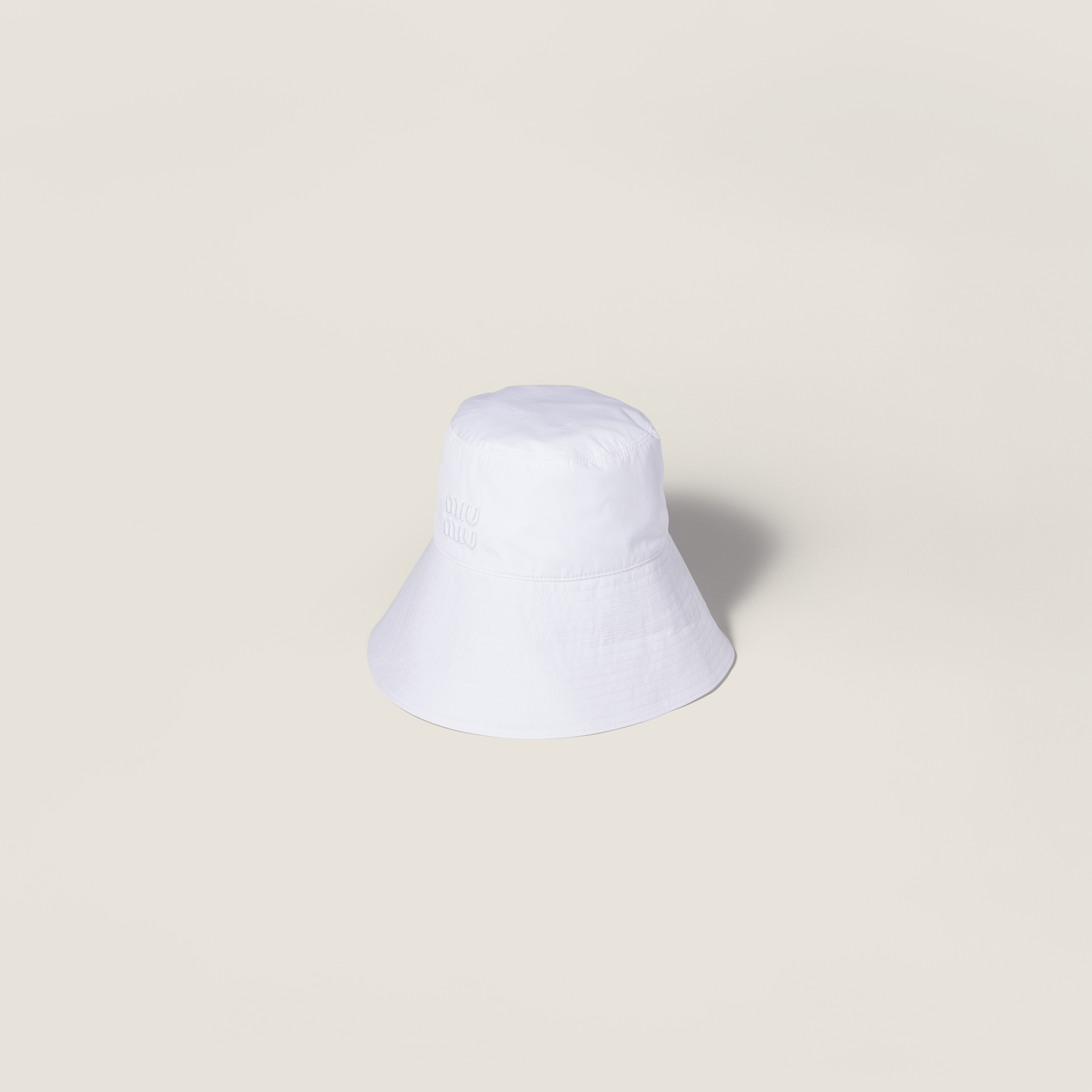 Wide-brimmed poplin bucket hat