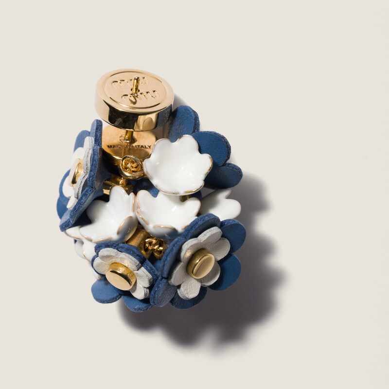 金属和皮革耳环
