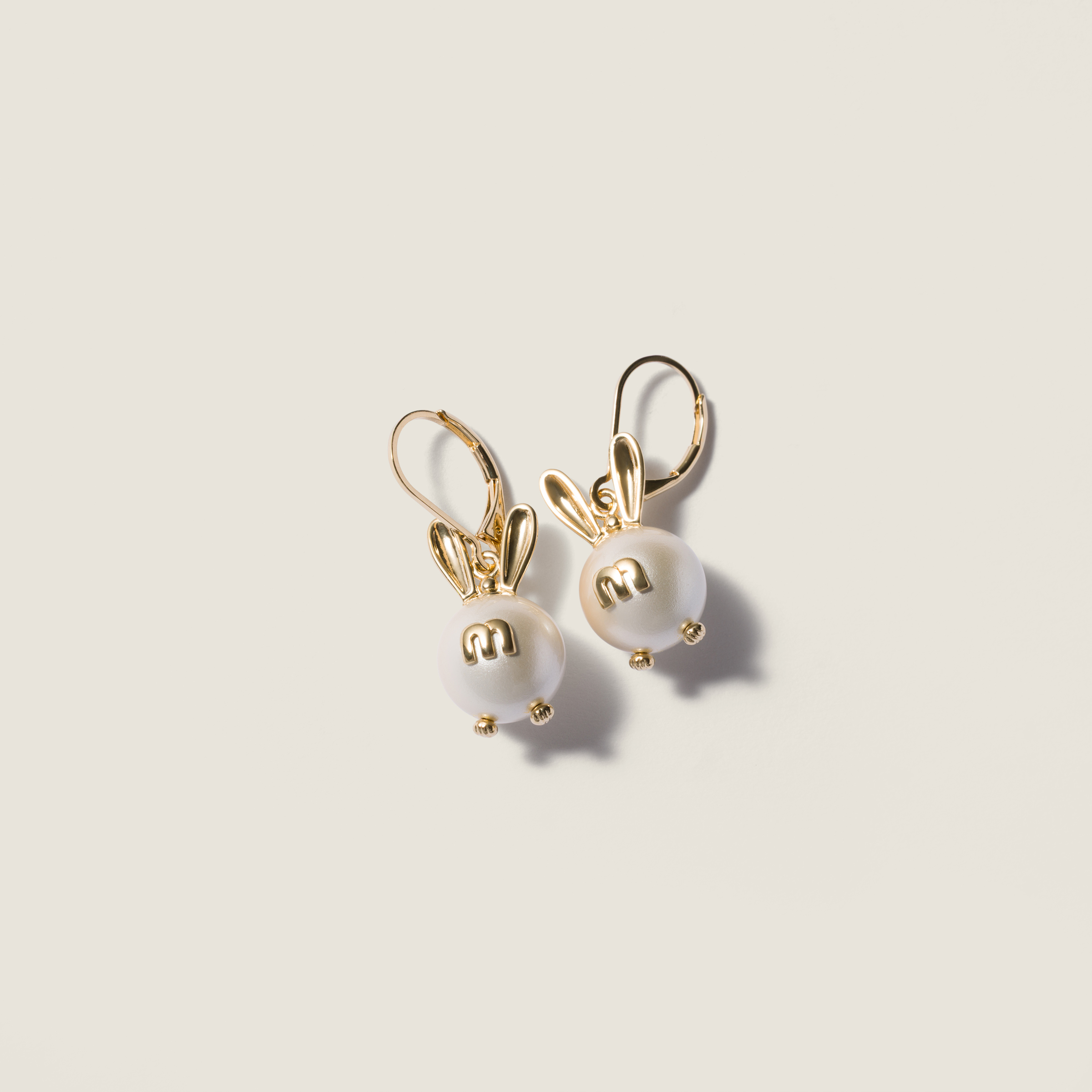 Metal earrings with pendant