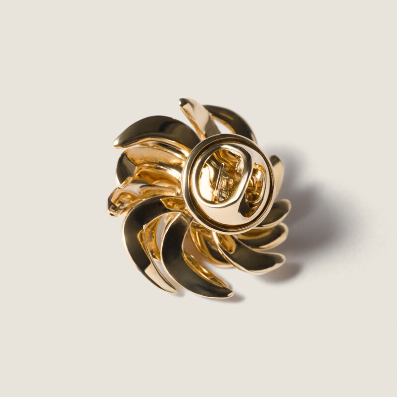 Metal brooch with crystals