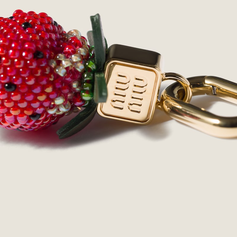 Beads and leather micro trick