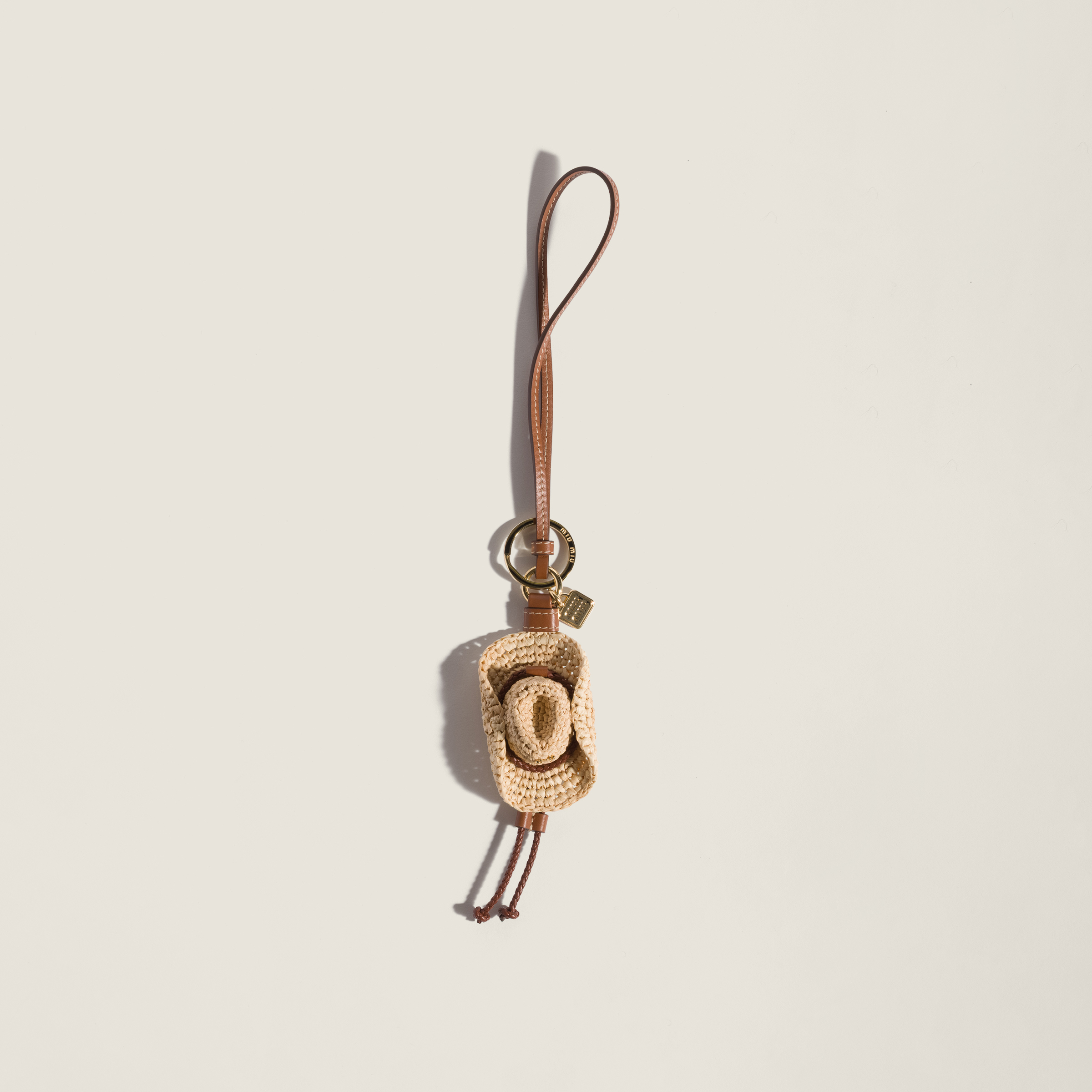 Raffia and leather key ring trick